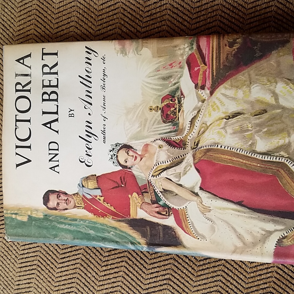 BEV'S BOOKS -  VICTORIA AND ALBERT by Evelyn Anthony